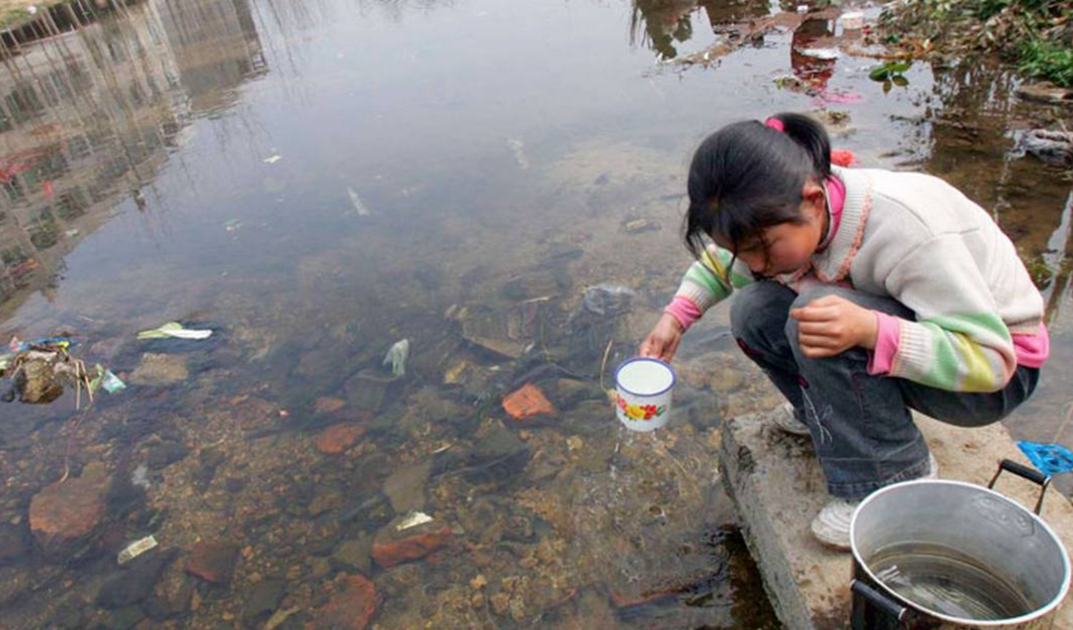 CDMX confirma que hay agua contaminada con algo de “la familia de aceites